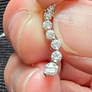 18k White Gold 1 / 4 TDW Journey diamond necklace (grade G clarity)